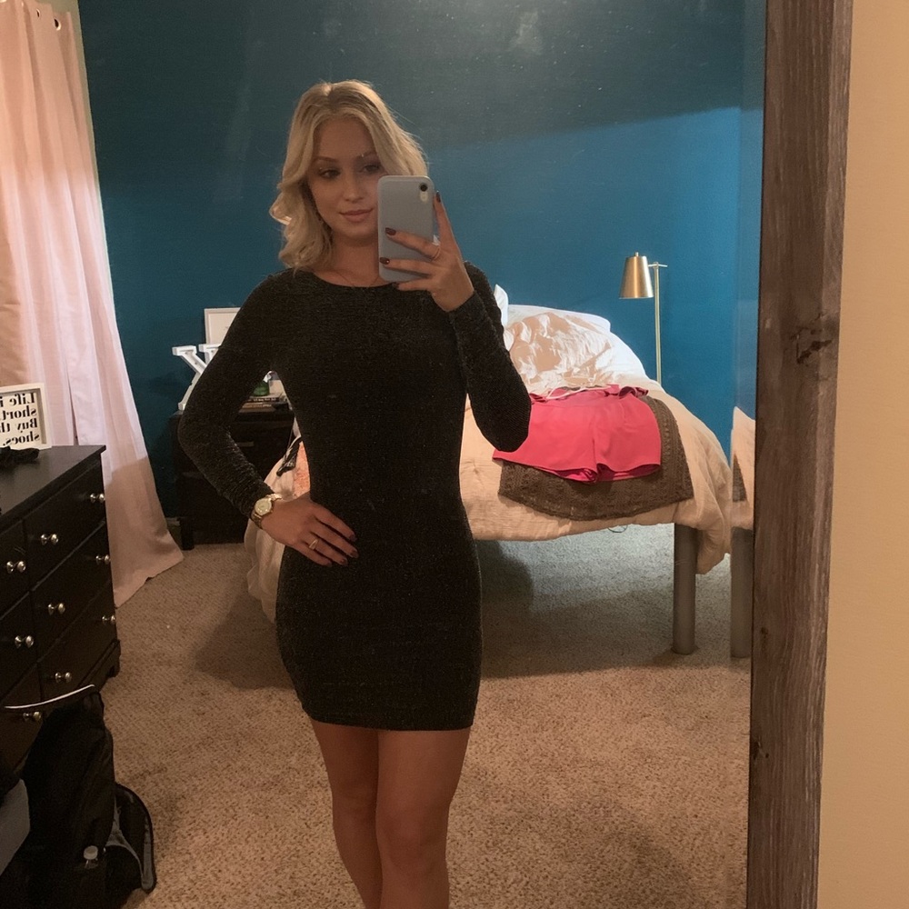 Backless long sleeve dress